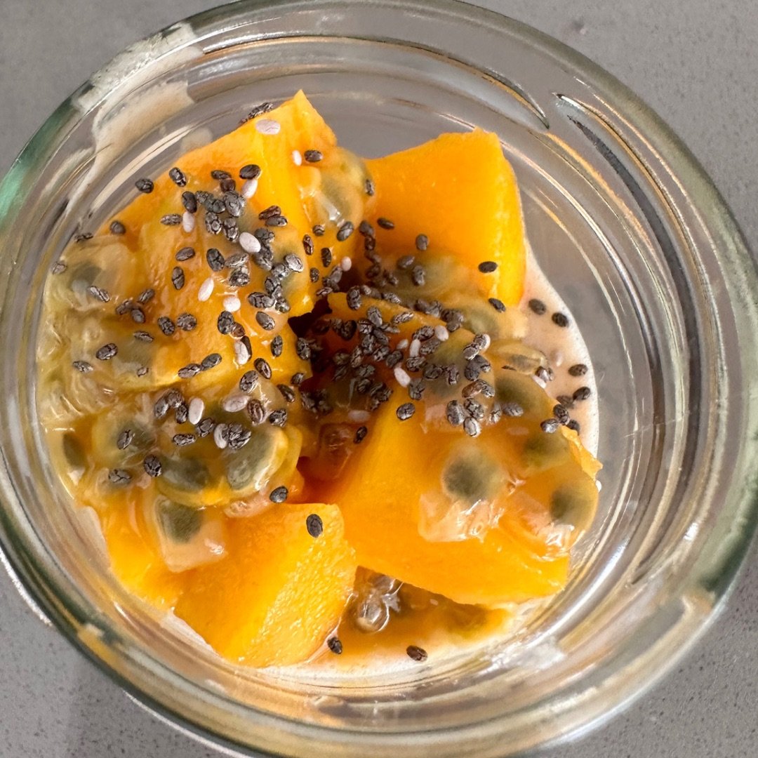 Mango-passion overnight oats